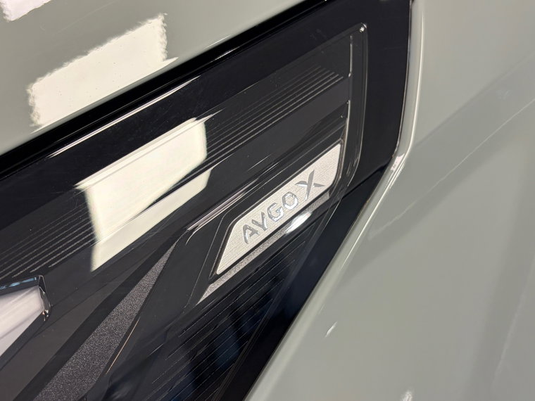 Vehicle Image 9