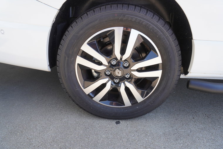 Vehicle Image 12