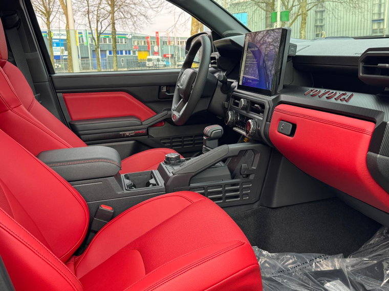 Vehicle Image 12