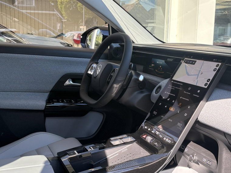 Vehicle Image 26