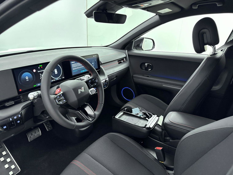 Vehicle Image 25