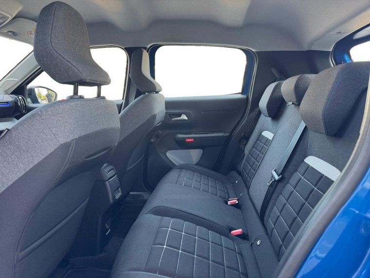 Vehicle Image 25