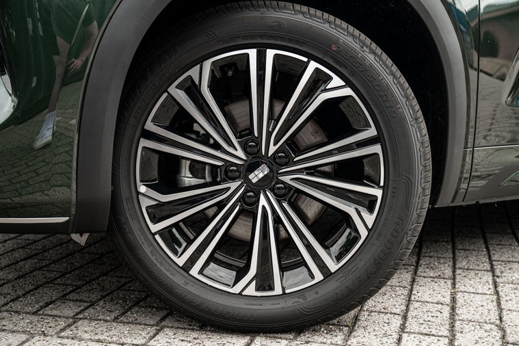 Vehicle Image 9
