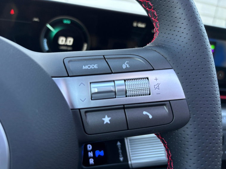 Vehicle Image 25