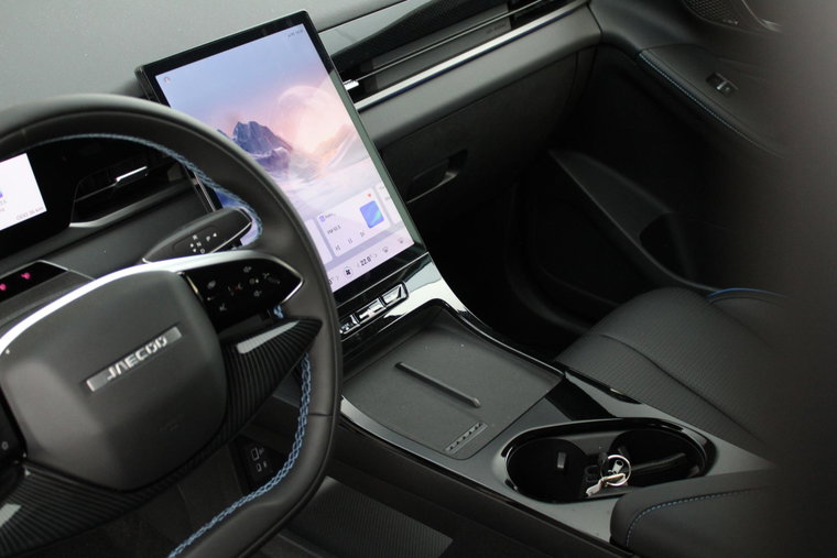 Vehicle Image 16