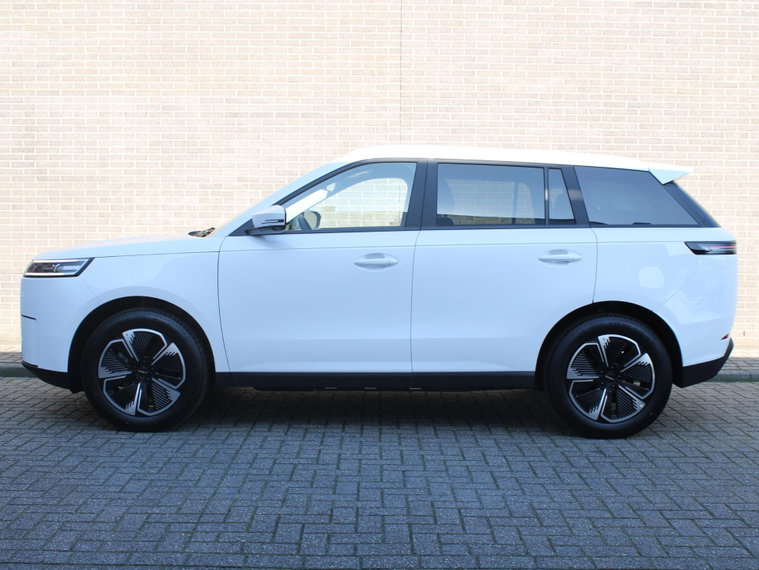 Vehicle Image 4