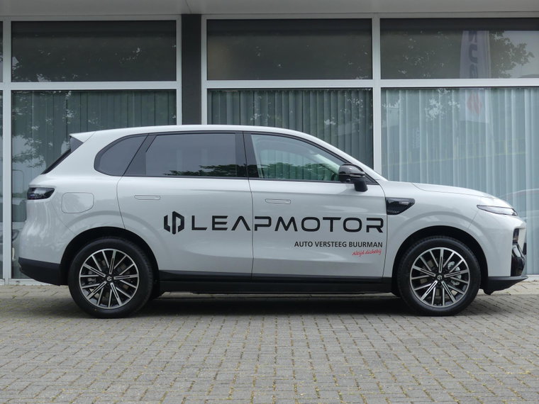 Vehicle Image 11