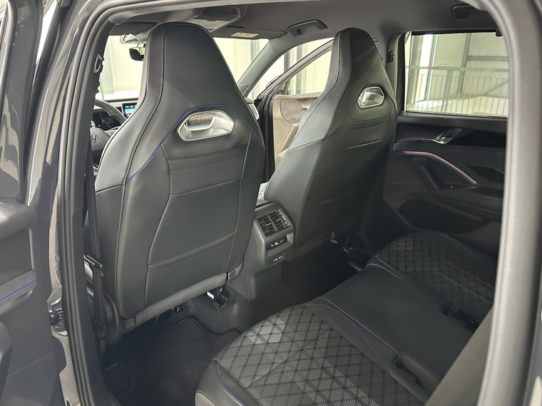 Vehicle Image 23