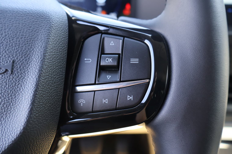 Vehicle Image 32