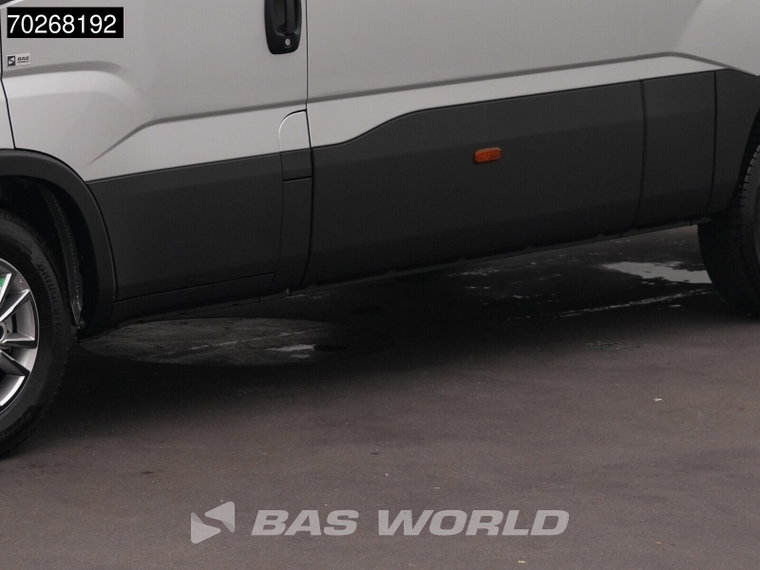 Vehicle Image 38