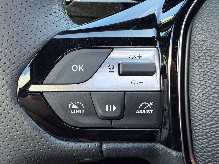 Vehicle Image 28