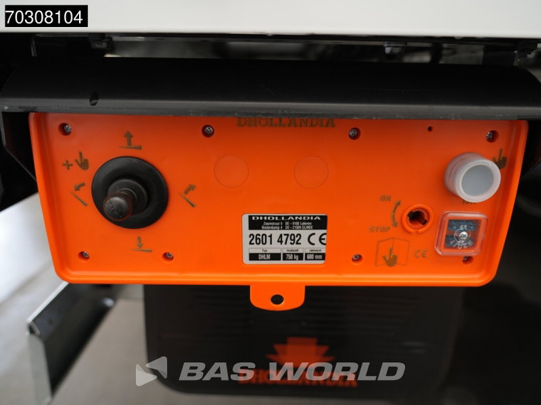 Vehicle Image 13