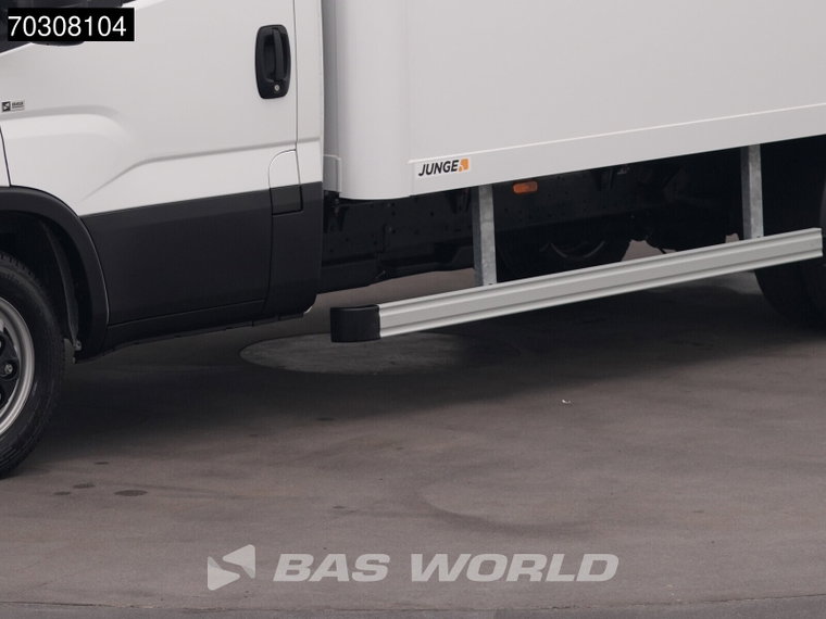 Vehicle Image 39