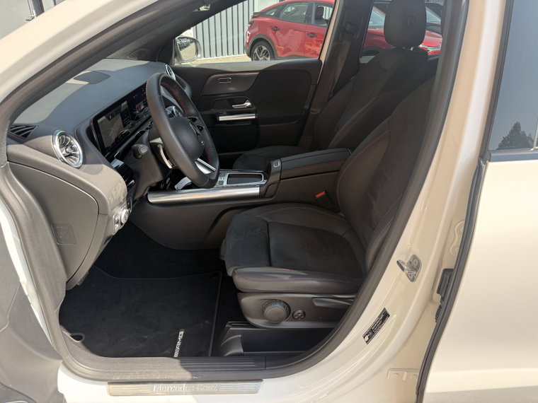 Vehicle Image 36