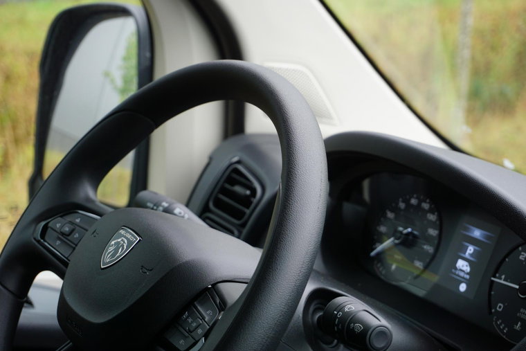 Vehicle Image 12