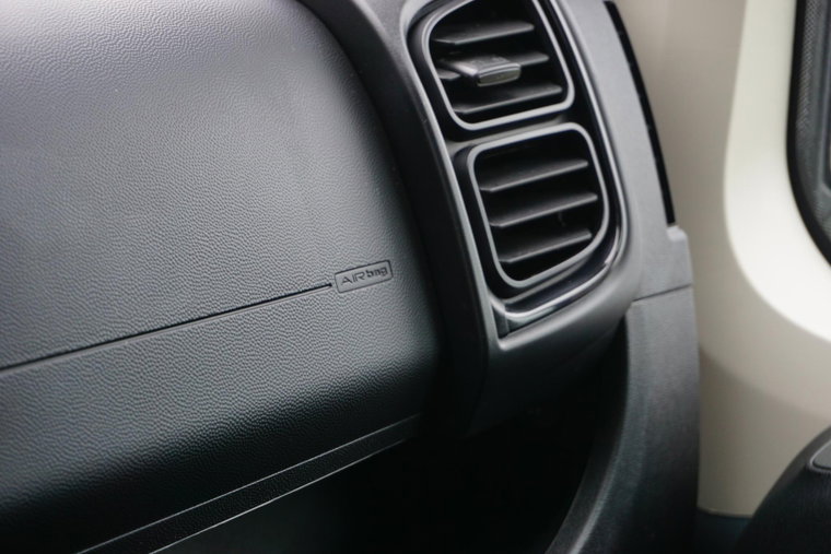 Vehicle Image 32