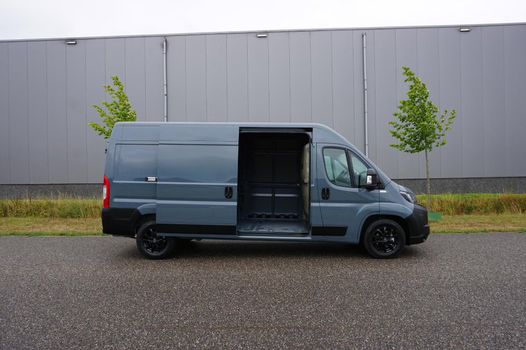 Vehicle Image 35