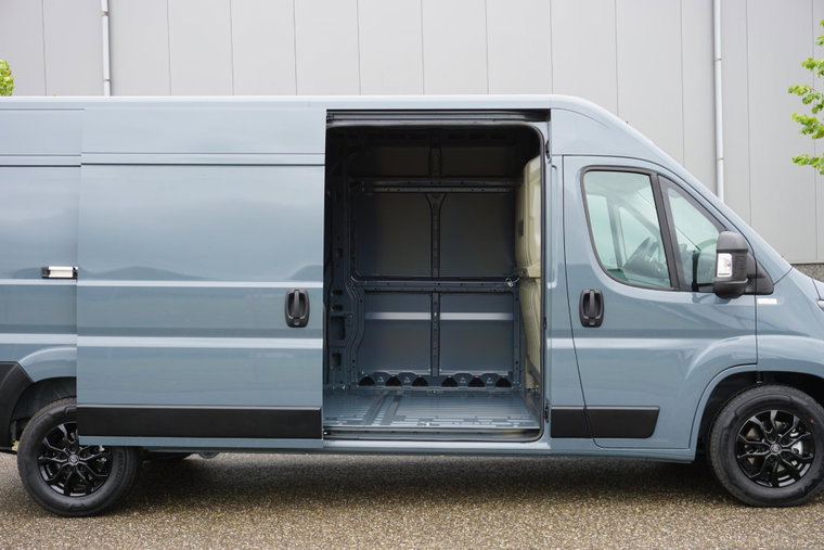 Vehicle Image 36