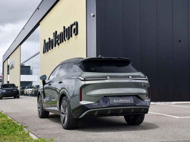 Vehicle Image 4