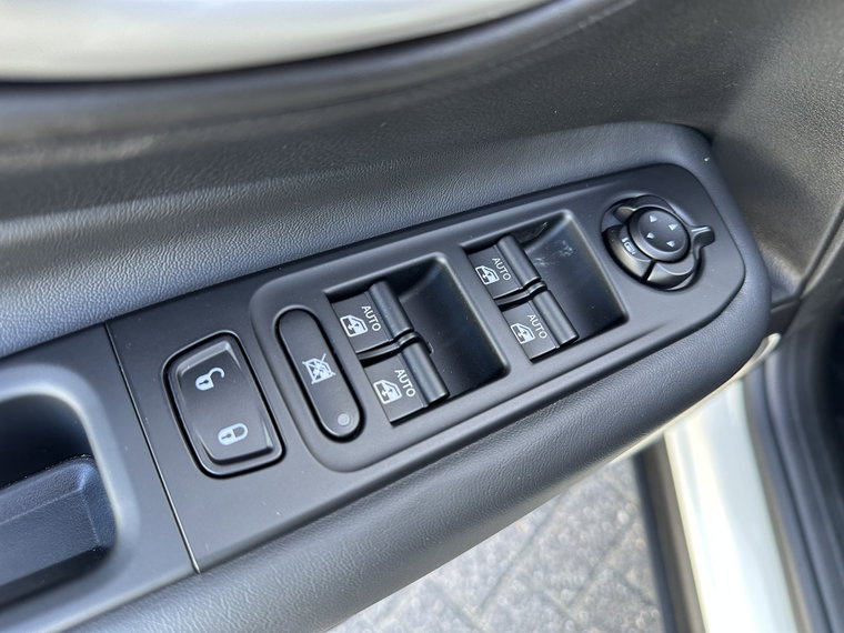 Vehicle Image 33