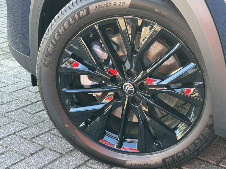 Vehicle Image 12