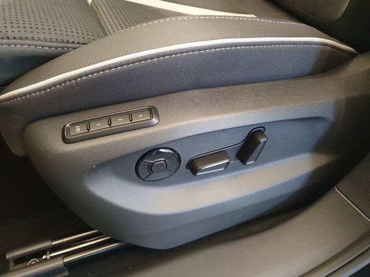 Vehicle Image 24