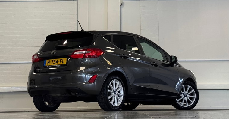 Vehicle Image 6