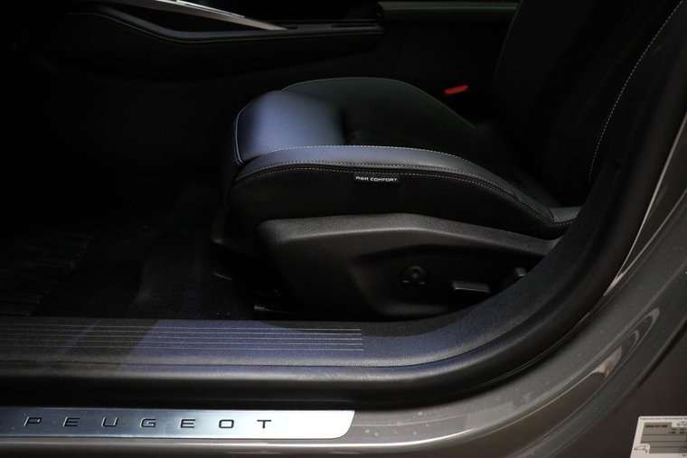 Vehicle Image 32