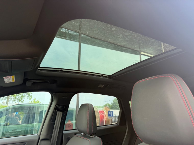 Vehicle Image 25