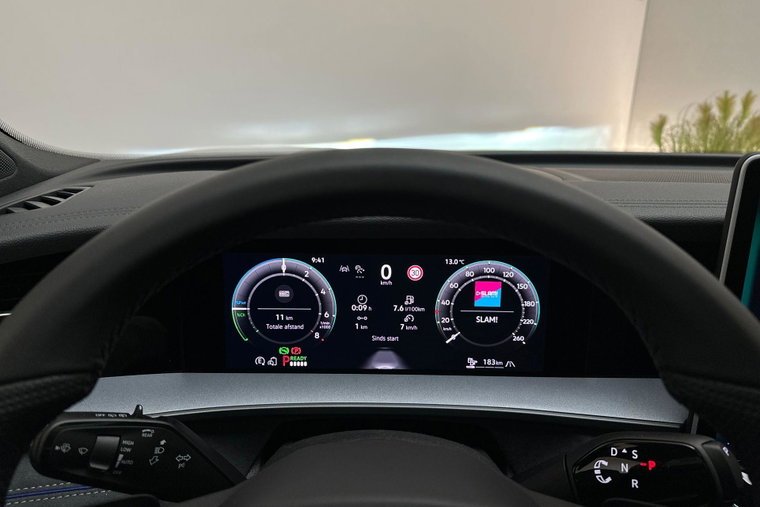 Vehicle Image 25