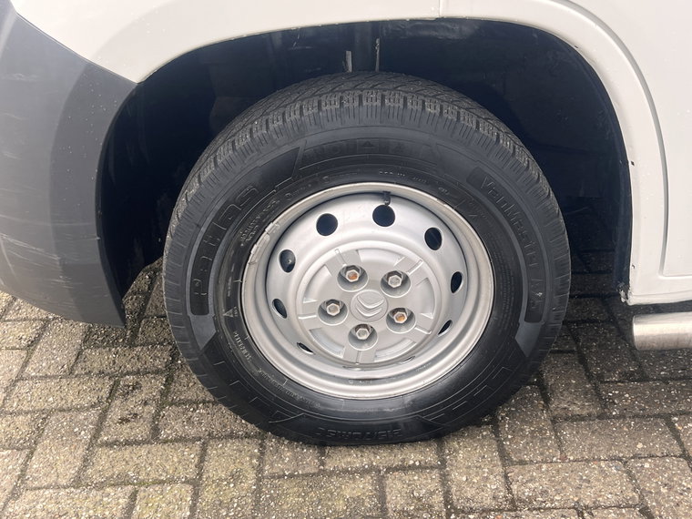 Vehicle Image 26