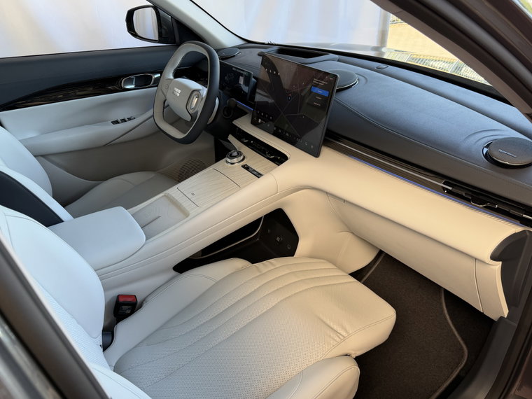 Vehicle Image 32