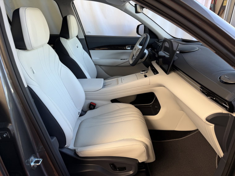 Vehicle Image 35