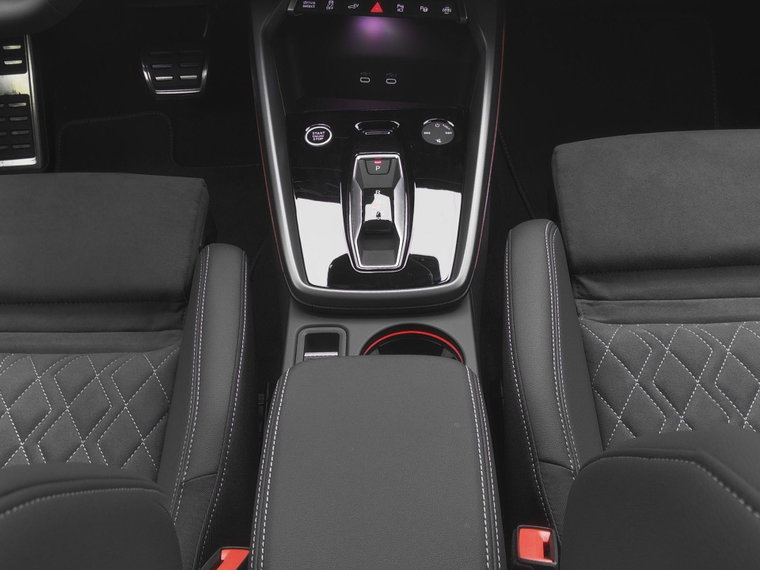 Vehicle Image 25
