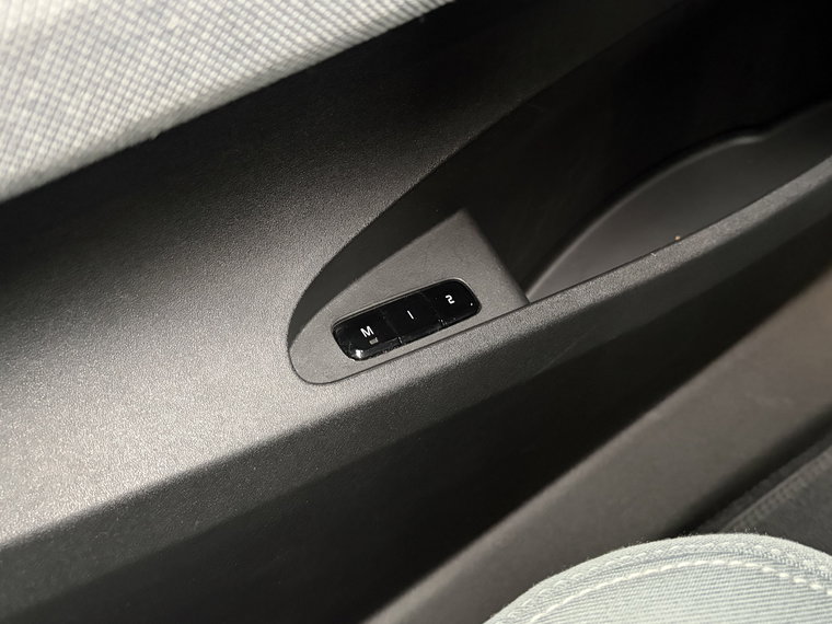 Vehicle Image 48