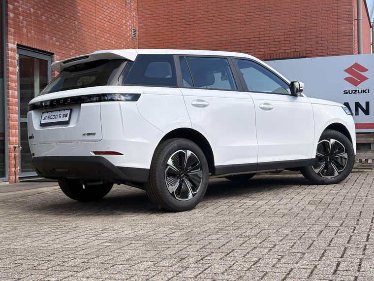 Vehicle Image 8