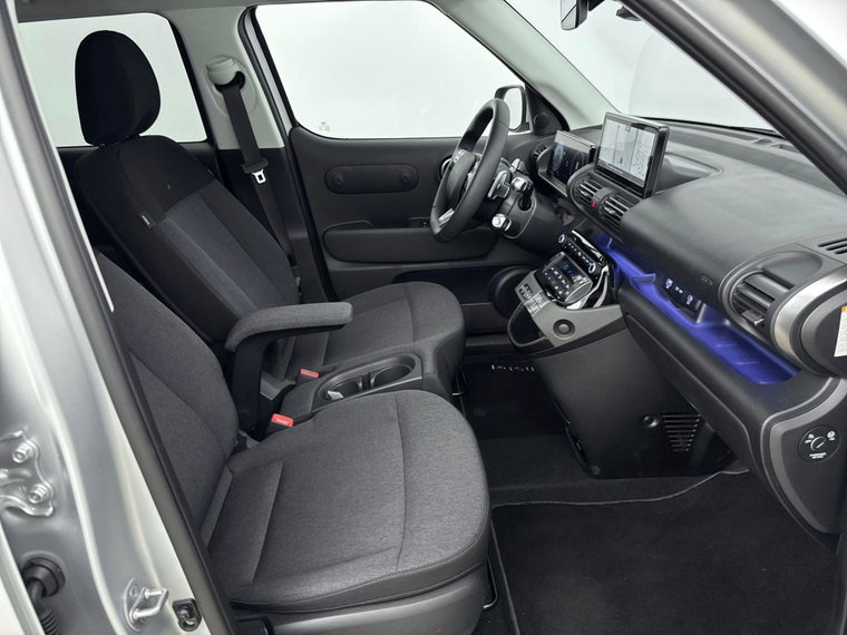 Vehicle Image 24