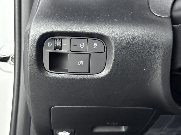 Vehicle Image 25