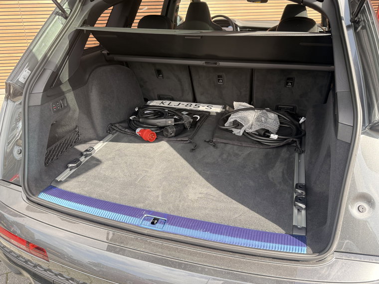 Vehicle Image 25