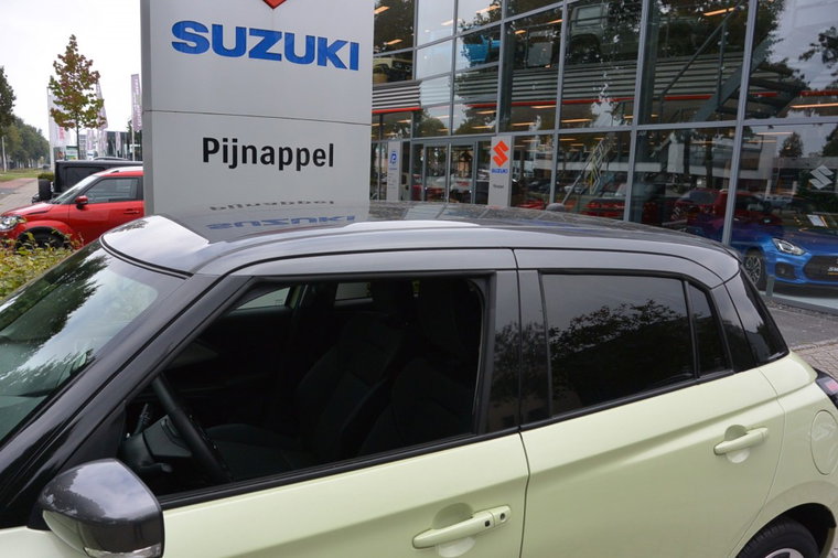 Vehicle Image 12