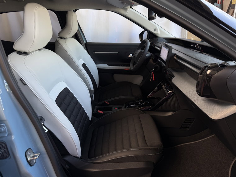 Vehicle Image 31