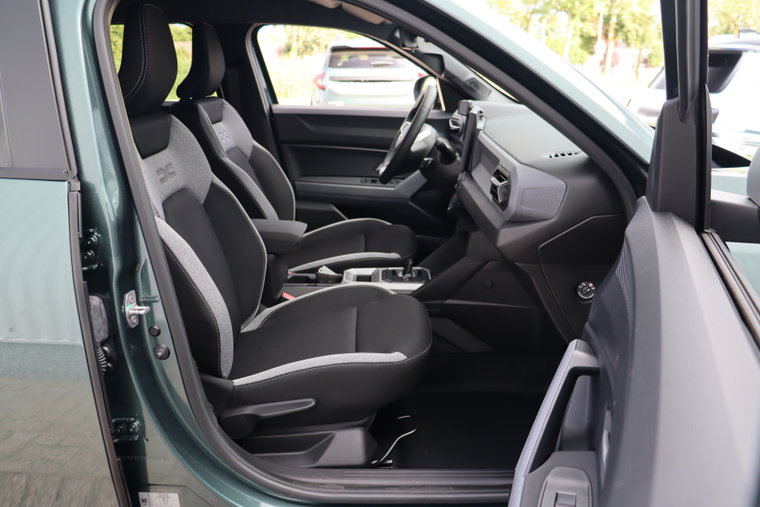 Vehicle Image 12