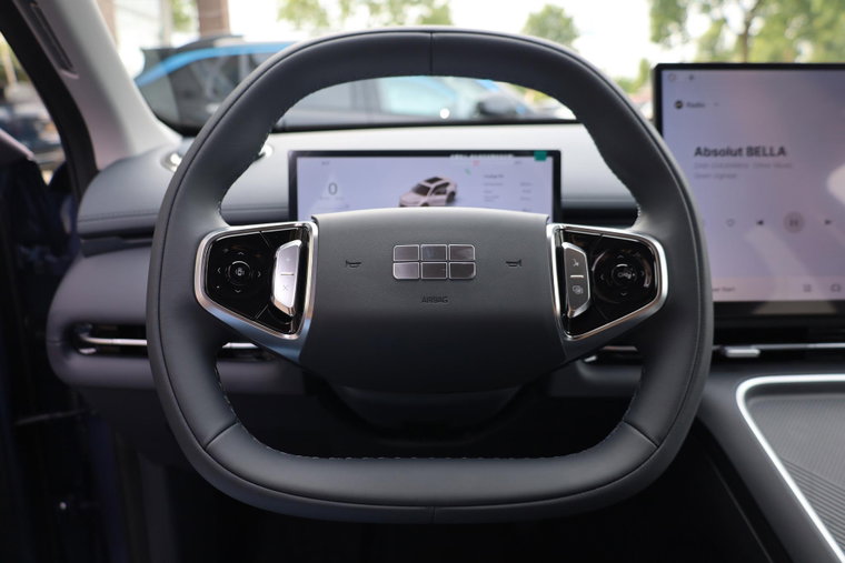 Vehicle Image 13