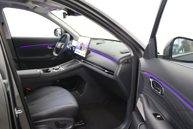 Vehicle Image 9