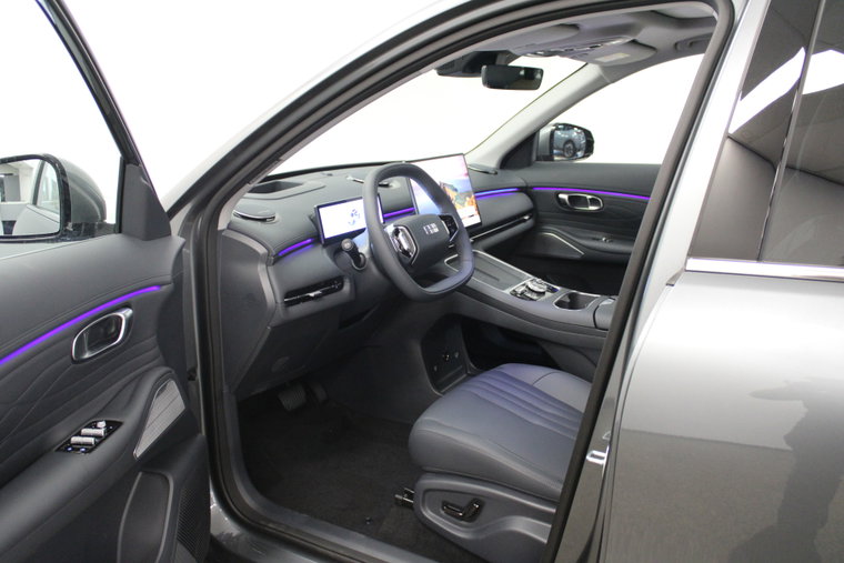 Vehicle Image 10