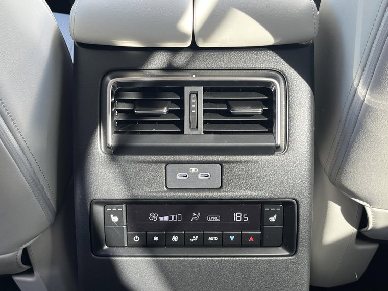 Vehicle Image 24