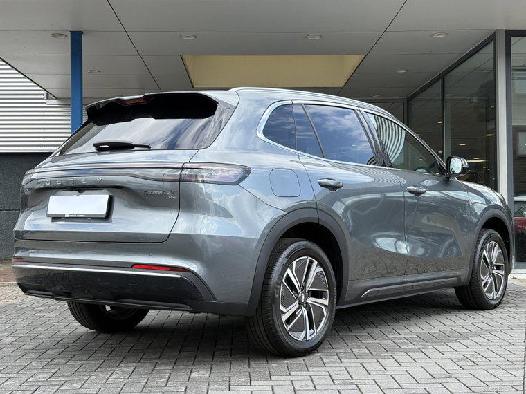 Vehicle Image 9