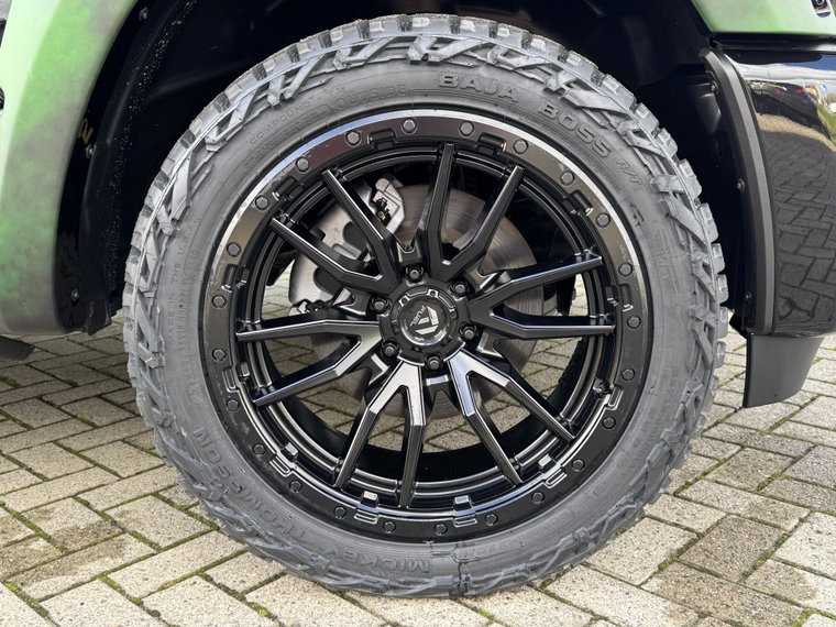 Vehicle Image 25