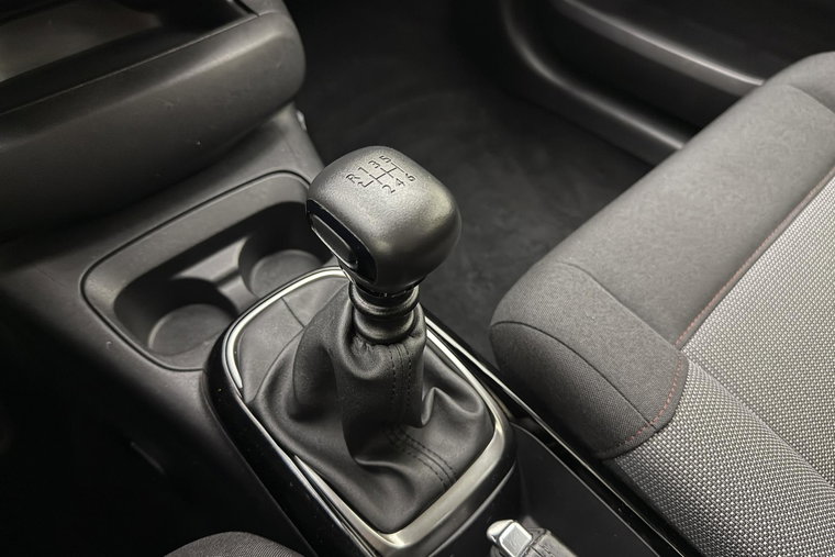Vehicle Image 25