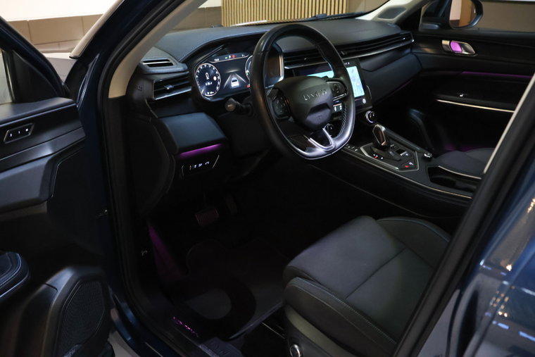 Vehicle Image 15